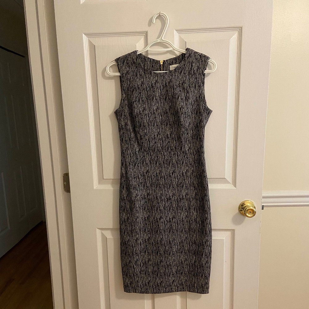 CALVIN KLEIN form-fitting gray dress size 4